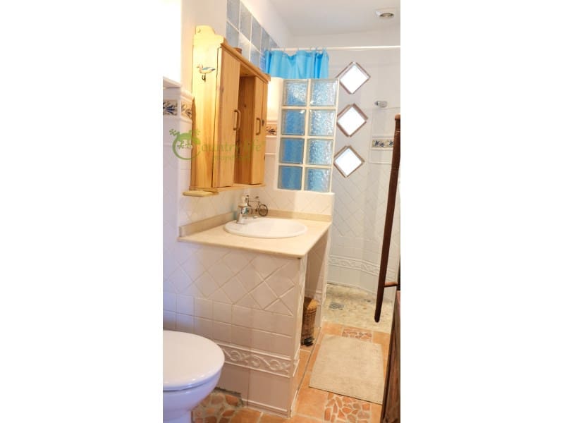 Casa de 3 habitaciones en Canillas de Aceituno en venta - 295.000 € (Ref: 9999569)