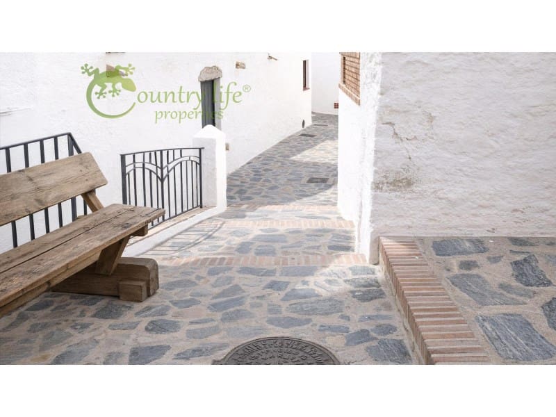 Casa de 3 habitaciones en Canillas de Aceituno en venta - 295.000 € (Ref: 9999569)
