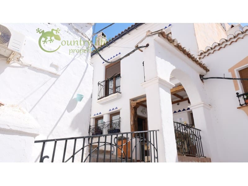 Casa de 3 habitaciones en Canillas de Aceituno en venta - 295.000 € (Ref: 9999569)