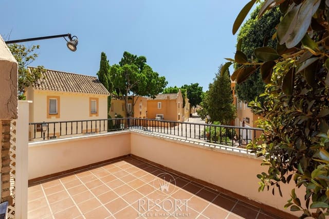 3 soverom Hus til salgs i La Manga Club, Cartagena med svømmebasseng - € 199 000 (Ref: 10016739)