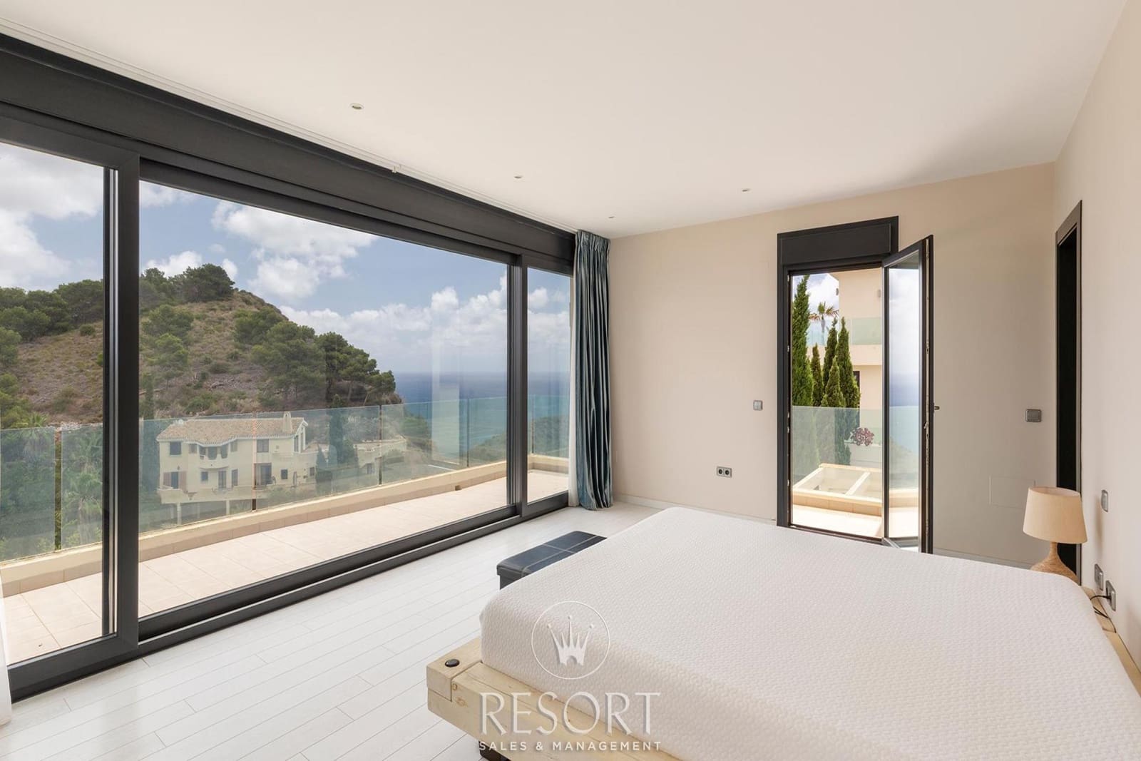 5 bedroom Villa for sale in La Manga Club with pool garage - € 1,750,000 (Ref: 10024552)