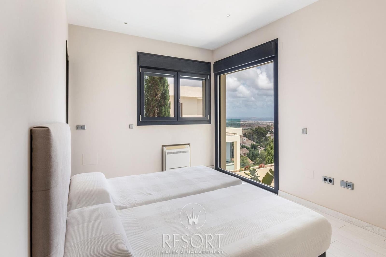 5 bedroom Villa for sale in La Manga Club with pool garage - € 1,750,000 (Ref: 10024552)