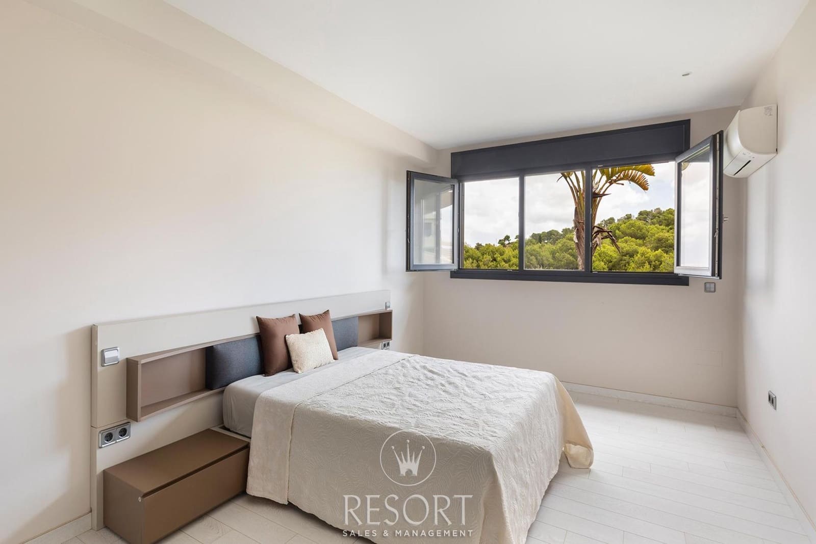 5 bedroom Villa for sale in La Manga Club with pool garage - € 1,750,000 (Ref: 10024552)