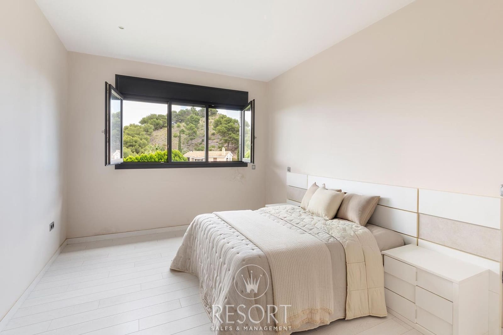 5 bedroom Villa for sale in La Manga Club with pool garage - € 1,750,000 (Ref: 10024552)