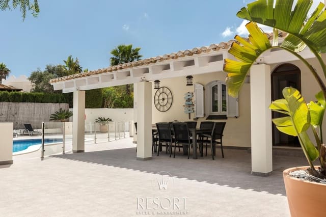 4 bedroom Villa for sale in La Manga Club, Cartagena with pool - € 1,810,578 (Ref: 10024554)