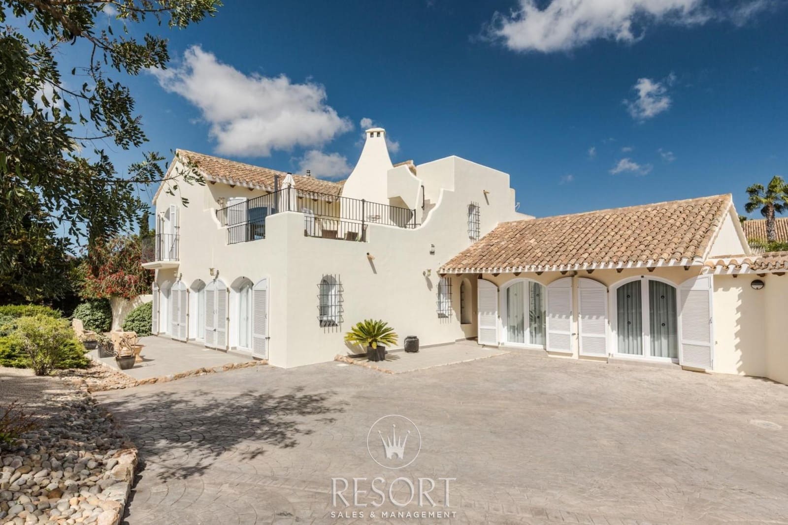 4 bedroom Villa for sale in La Manga Club with pool - € 1,810,578 (Ref: 10024554)