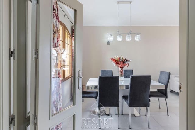 3 soveværelse Byhus til salg i La Manga Club, Cartagena med swimmingpool - € 350.000 (Ref: 7377035)