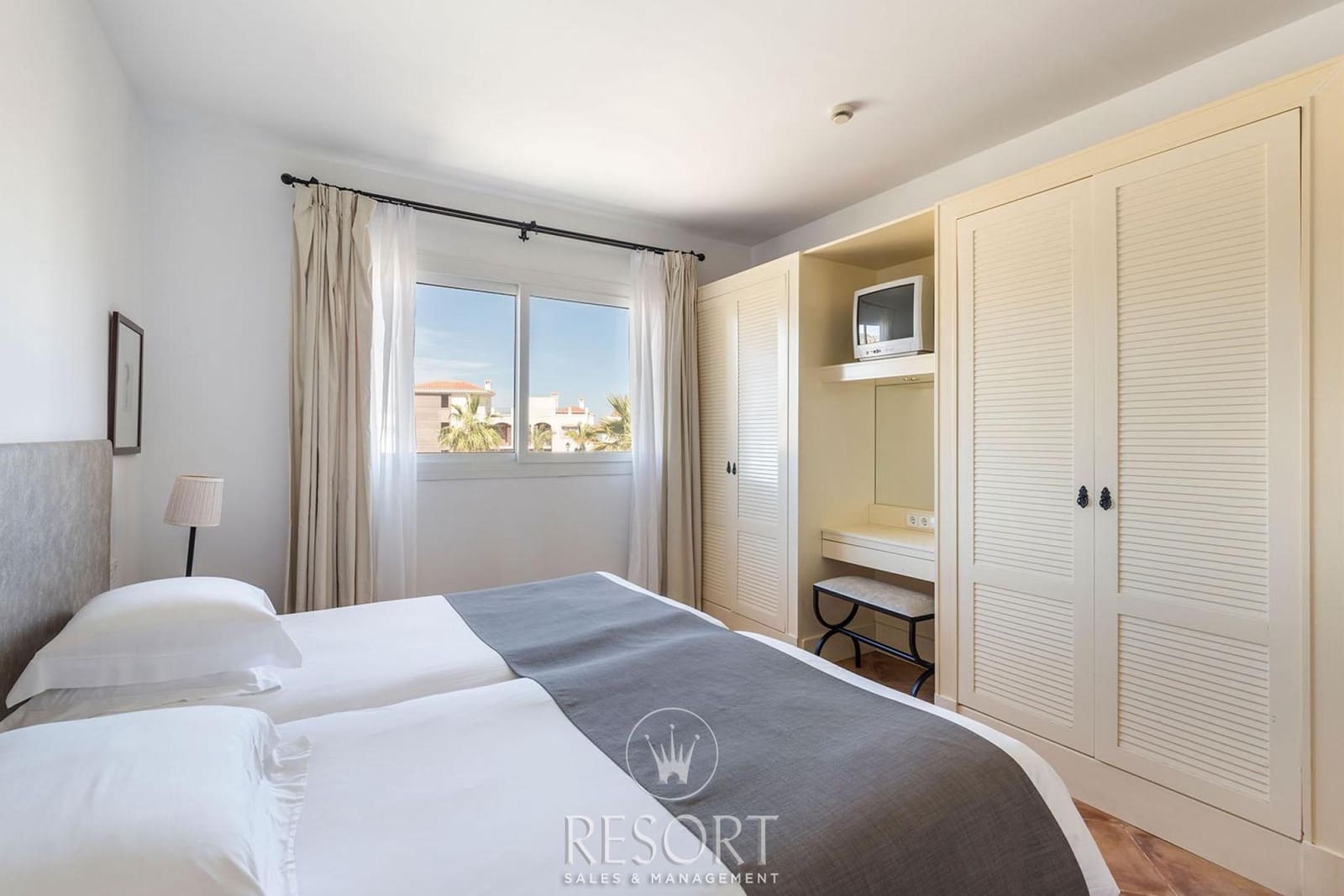 2 bedroom Apartment for sale in La Manga Club with pool - € 150,000 (Ref: 7531295)