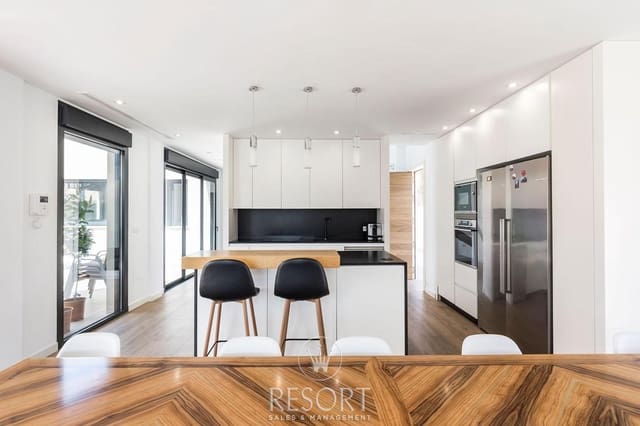 6 sypialnia Willa na sprzedaż w La Manga del Mar Menor z basenem garażem - 990 000 € (Ref: 7709521)