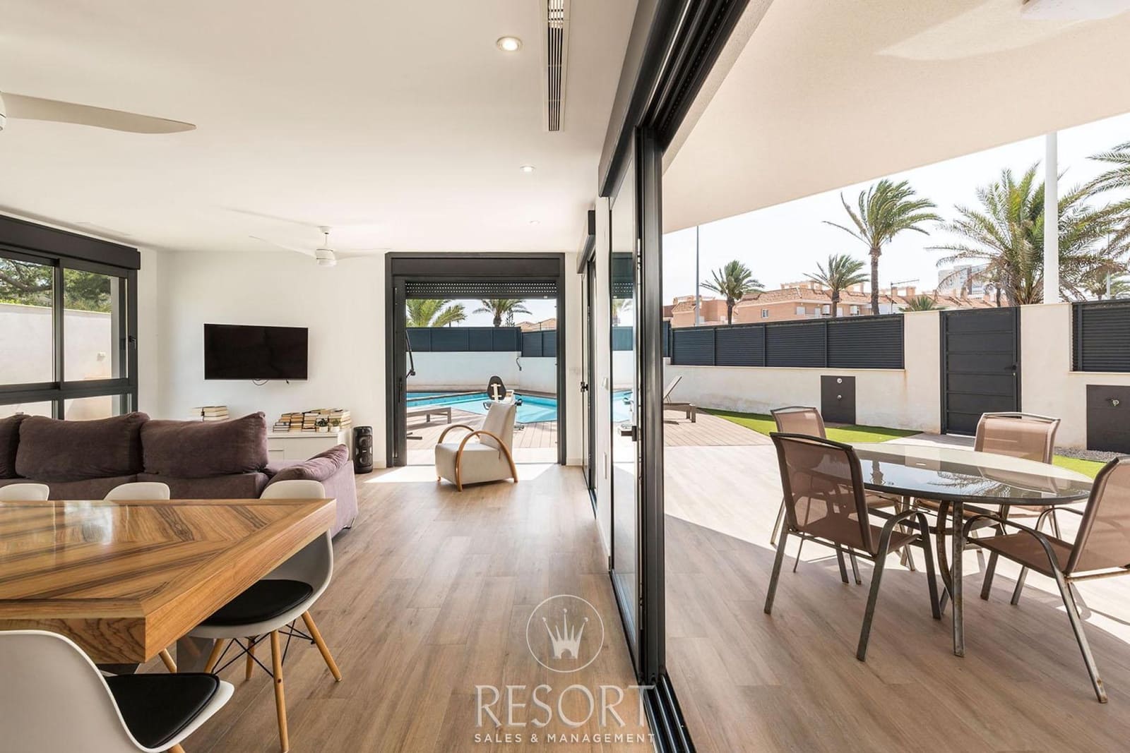 6 sypialnia Willa na sprzedaż w La Manga del Mar Menor z basenem garażem - 990 000 € (Ref: 7709521)