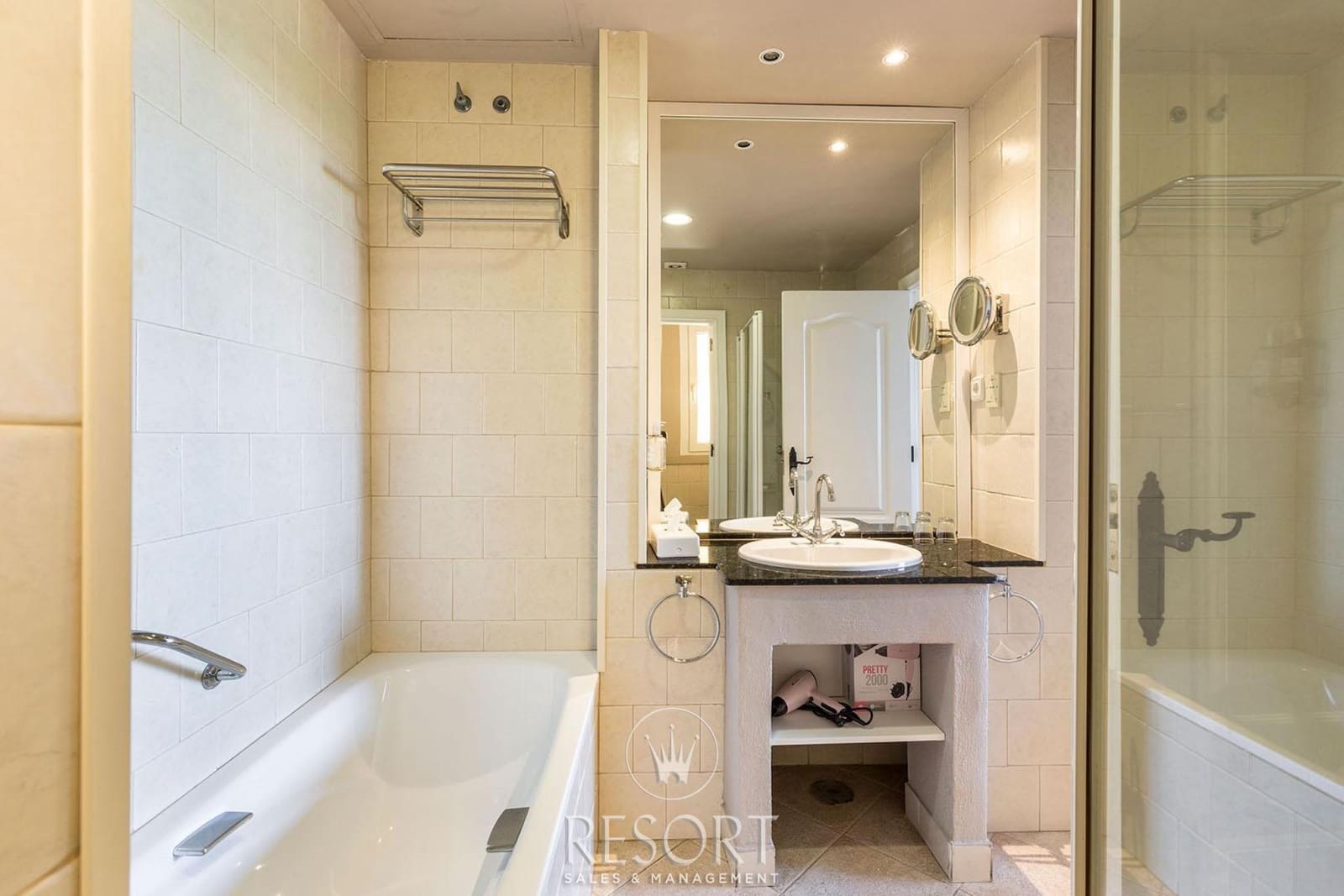 2 soveværelse Lejlighed til salg i La Manga Club med swimmingpool garage - € 159.000 (Ref: 7773674)