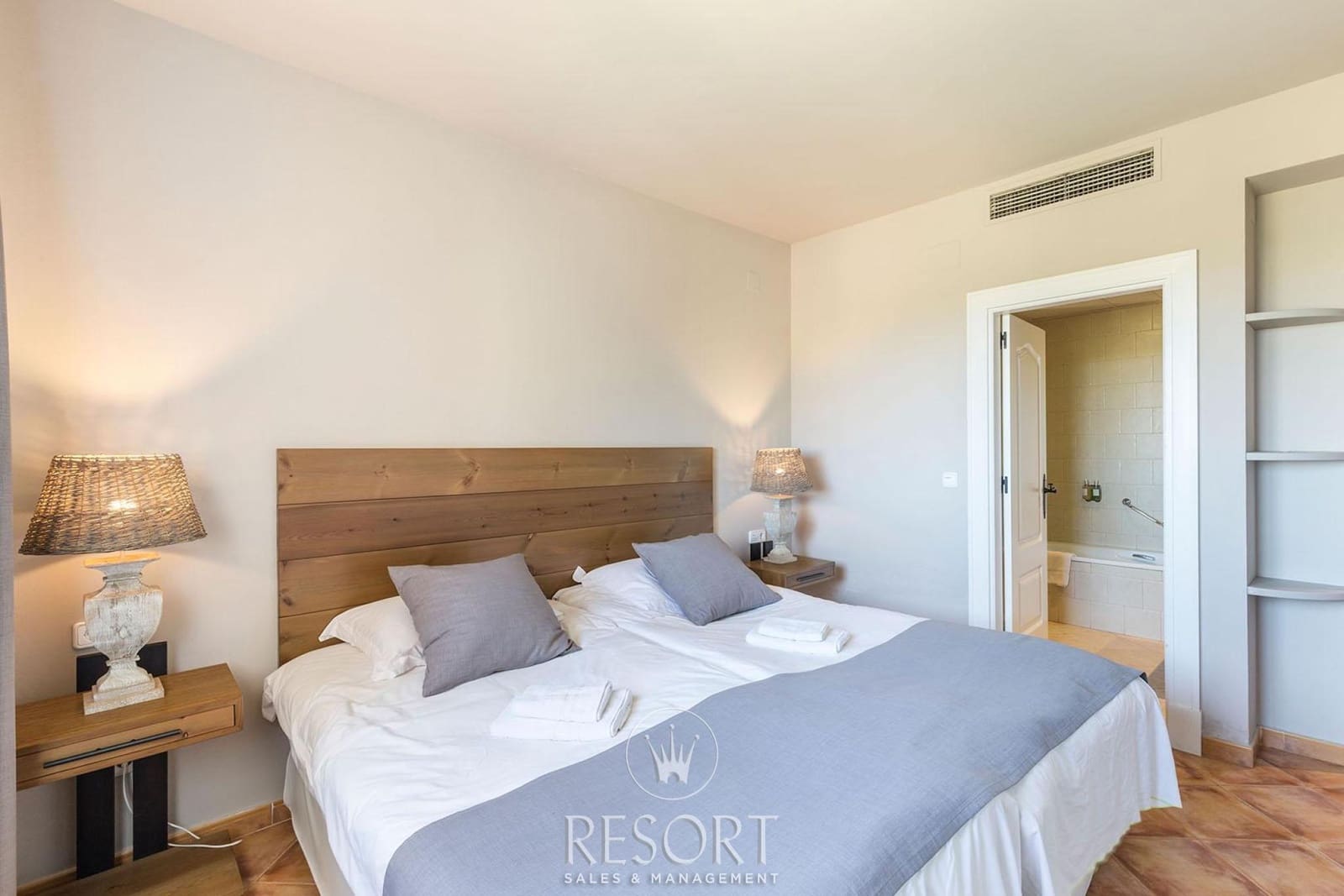 2 soveværelse Lejlighed til salg i La Manga Club med swimmingpool garage - € 159.000 (Ref: 7773674)