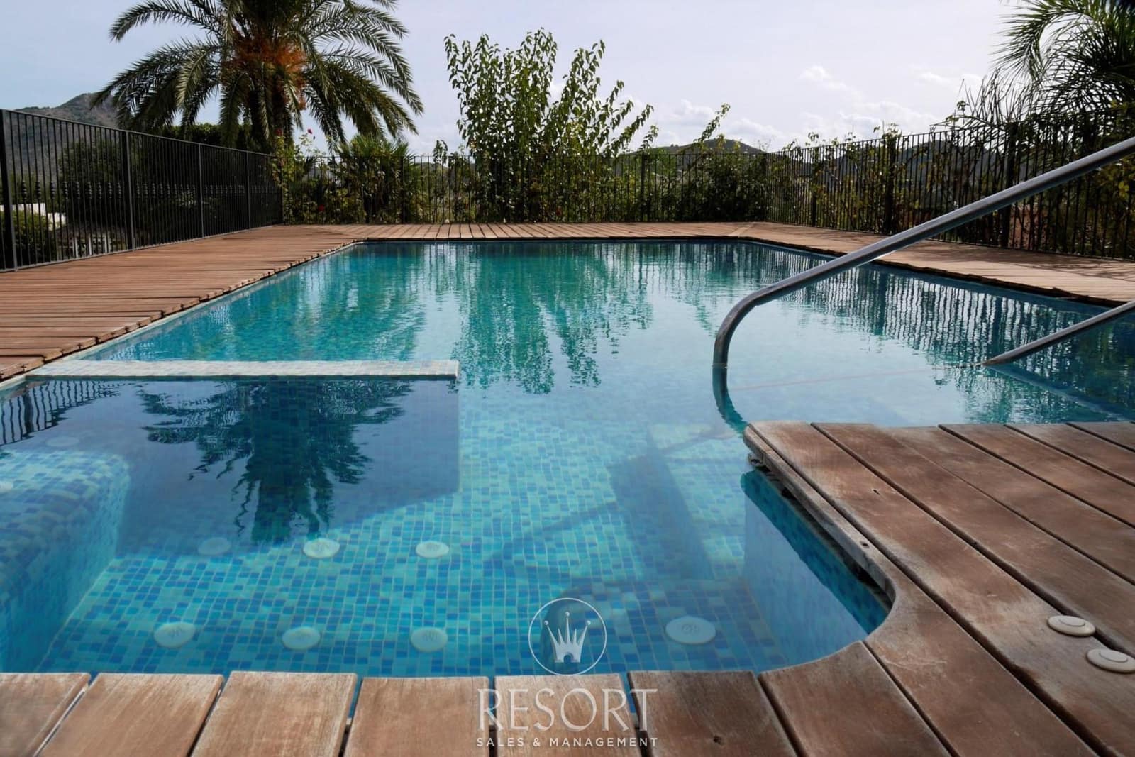 4 soveværelse Villa til salg i Atamaria med swimmingpool garage - € 1.995.000 (Ref: 8471573)