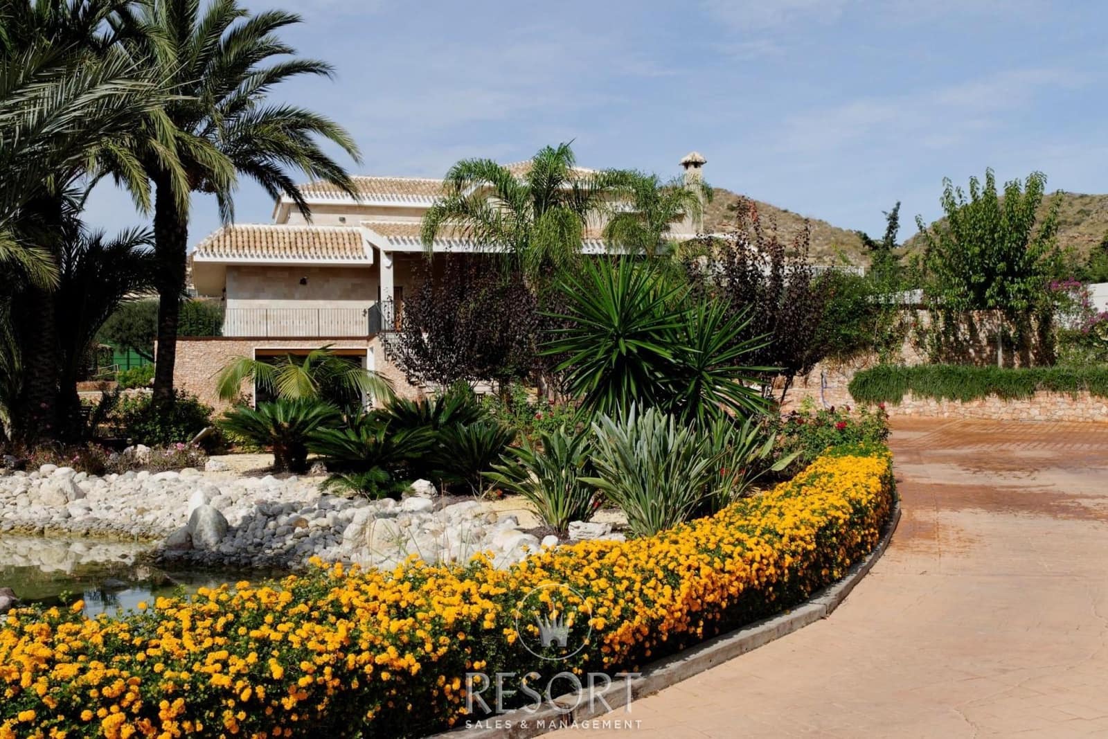 4 soveværelse Villa til salg i Atamaria med swimmingpool garage - € 1.995.000 (Ref: 8471573)