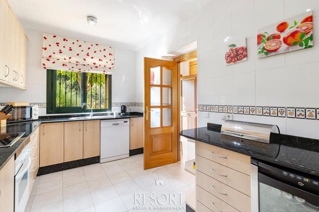 4 sypialnia Willa na sprzedaż w La Manga Club, Kartagena z basenem garażem - 594 558 € (Ref: 9152803)