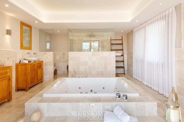 8 Zimmer Villa zu verkaufen in La Manga Club, Cartagena mit Pool Garage - 3.795.000 € (Ref: 9254051)