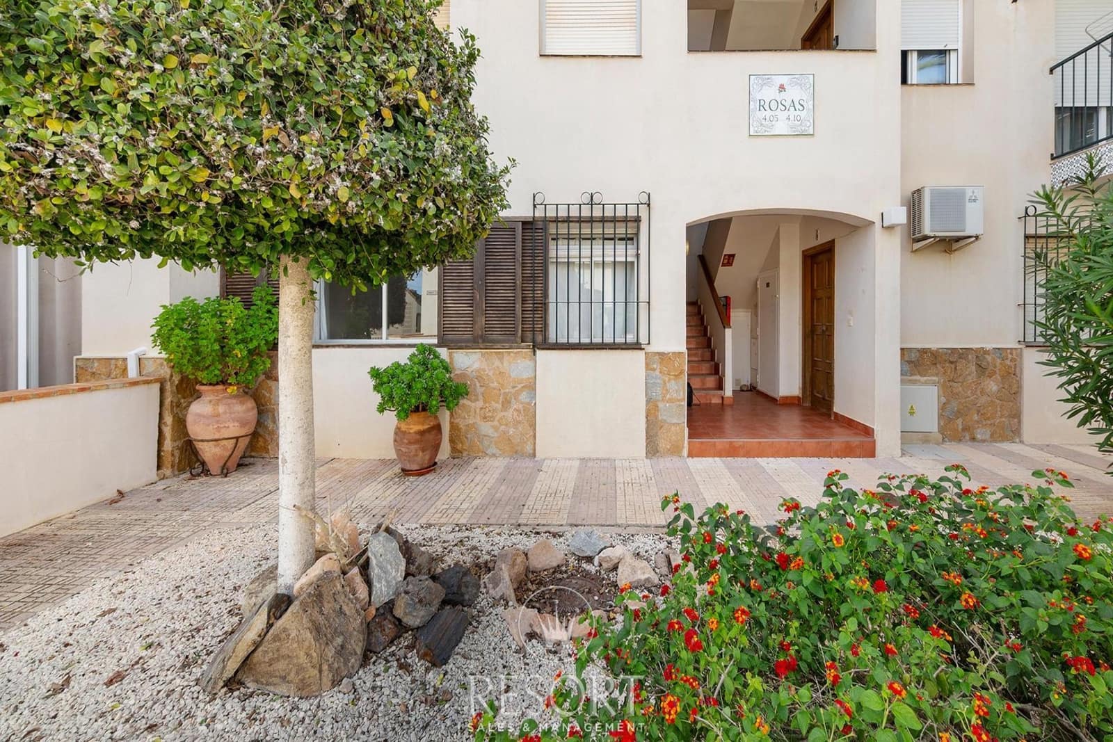 Apartment for sale in La Manga Club with pool - € 95,000 (Ref: 9388336)