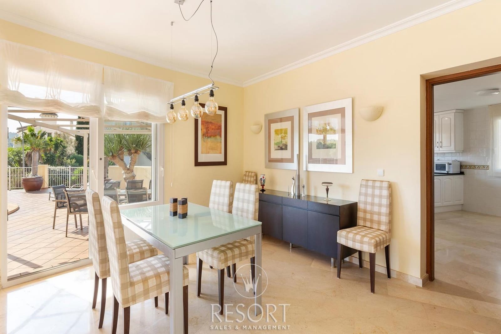 5 makuuhuone Huvila myytävänä paikassa Atamaria mukana uima-altaan 
autotalli - 1 500 000 € (Ref: 9453595)