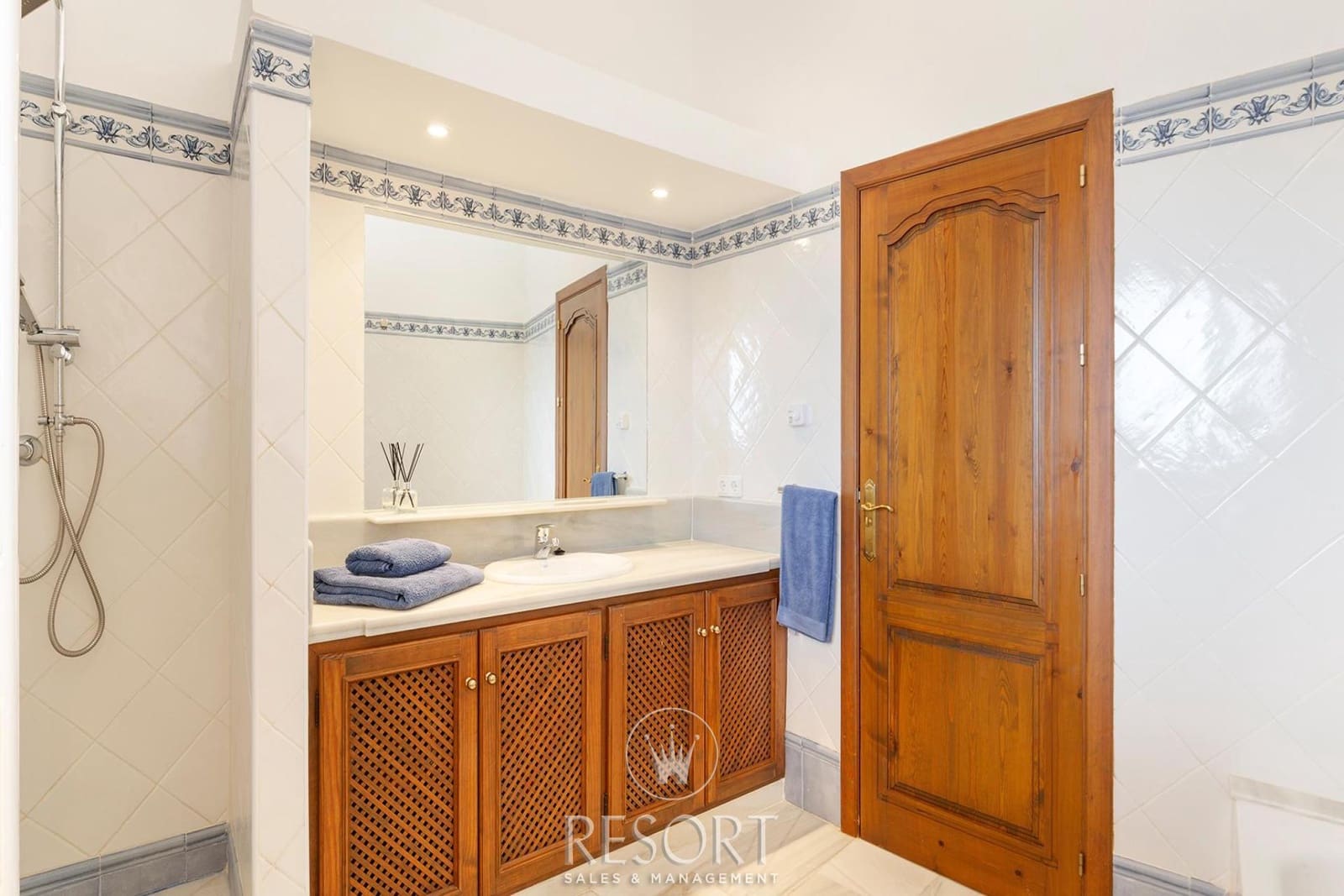 5 makuuhuone Huvila myytävänä paikassa Atamaria mukana uima-altaan 
autotalli - 1 500 000 € (Ref: 9453595)