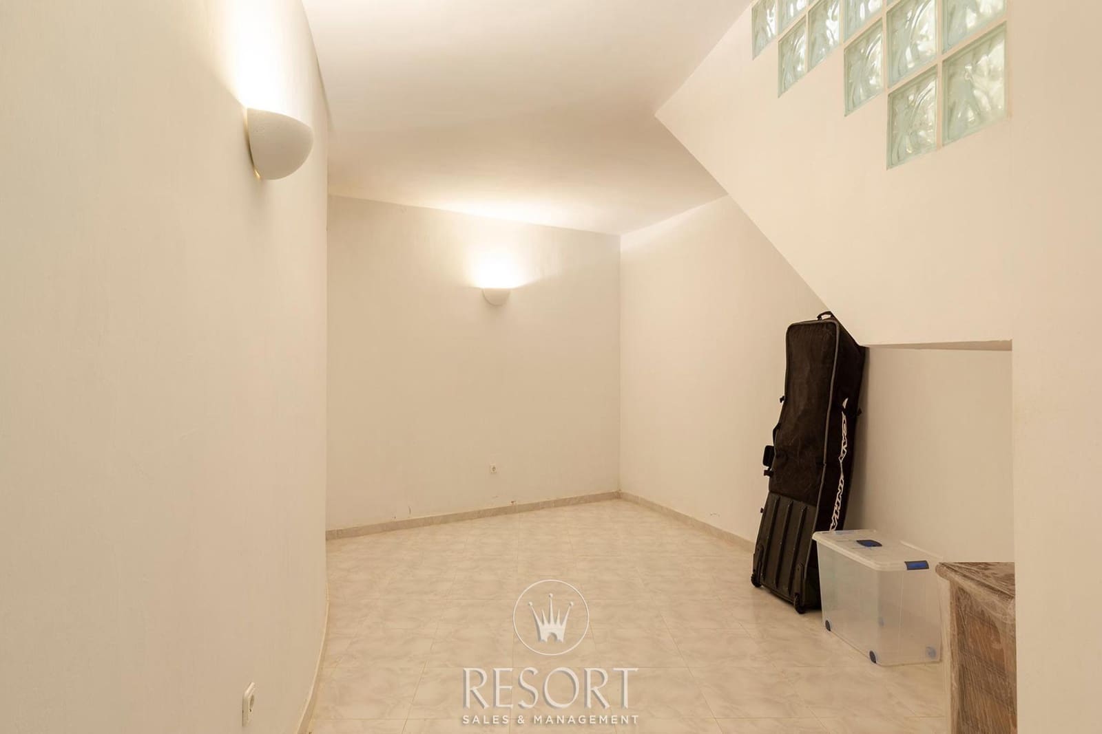 5 makuuhuone Huvila myytävänä paikassa Atamaria mukana uima-altaan 
autotalli - 1 500 000 € (Ref: 9453595)