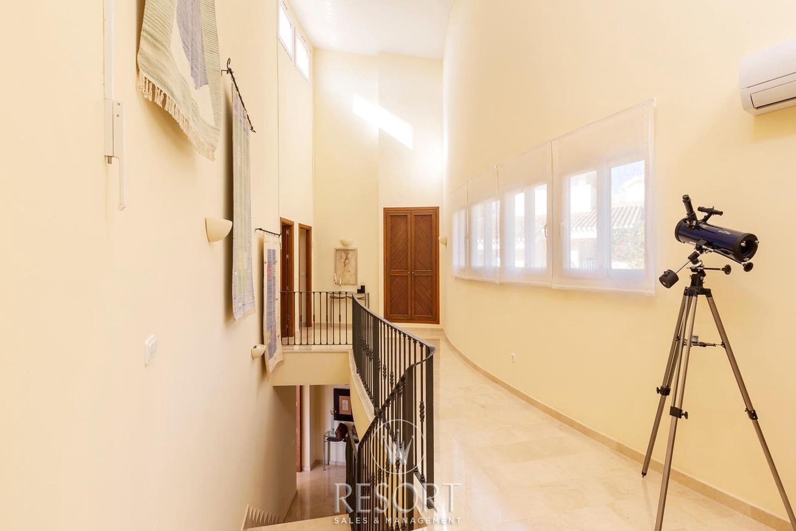 5 makuuhuone Huvila myytävänä paikassa Atamaria mukana uima-altaan 
autotalli - 1 500 000 € (Ref: 9453595)