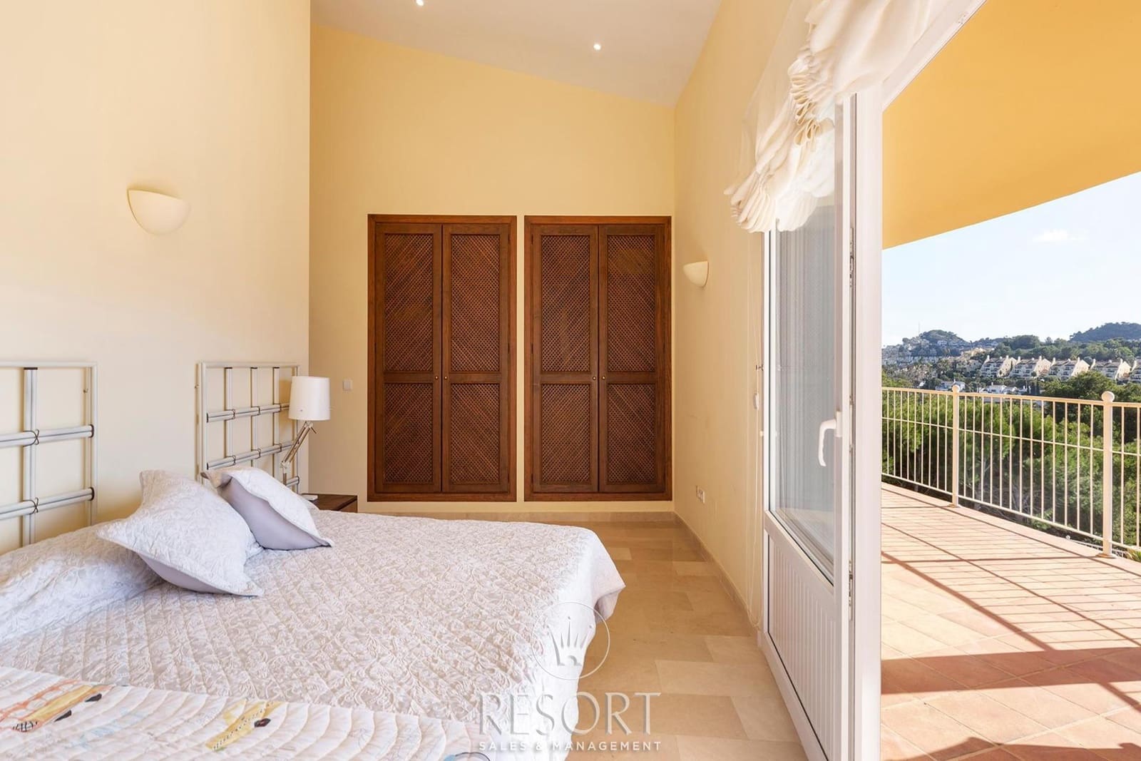 5 makuuhuone Huvila myytävänä paikassa Atamaria mukana uima-altaan 
autotalli - 1 500 000 € (Ref: 9453595)