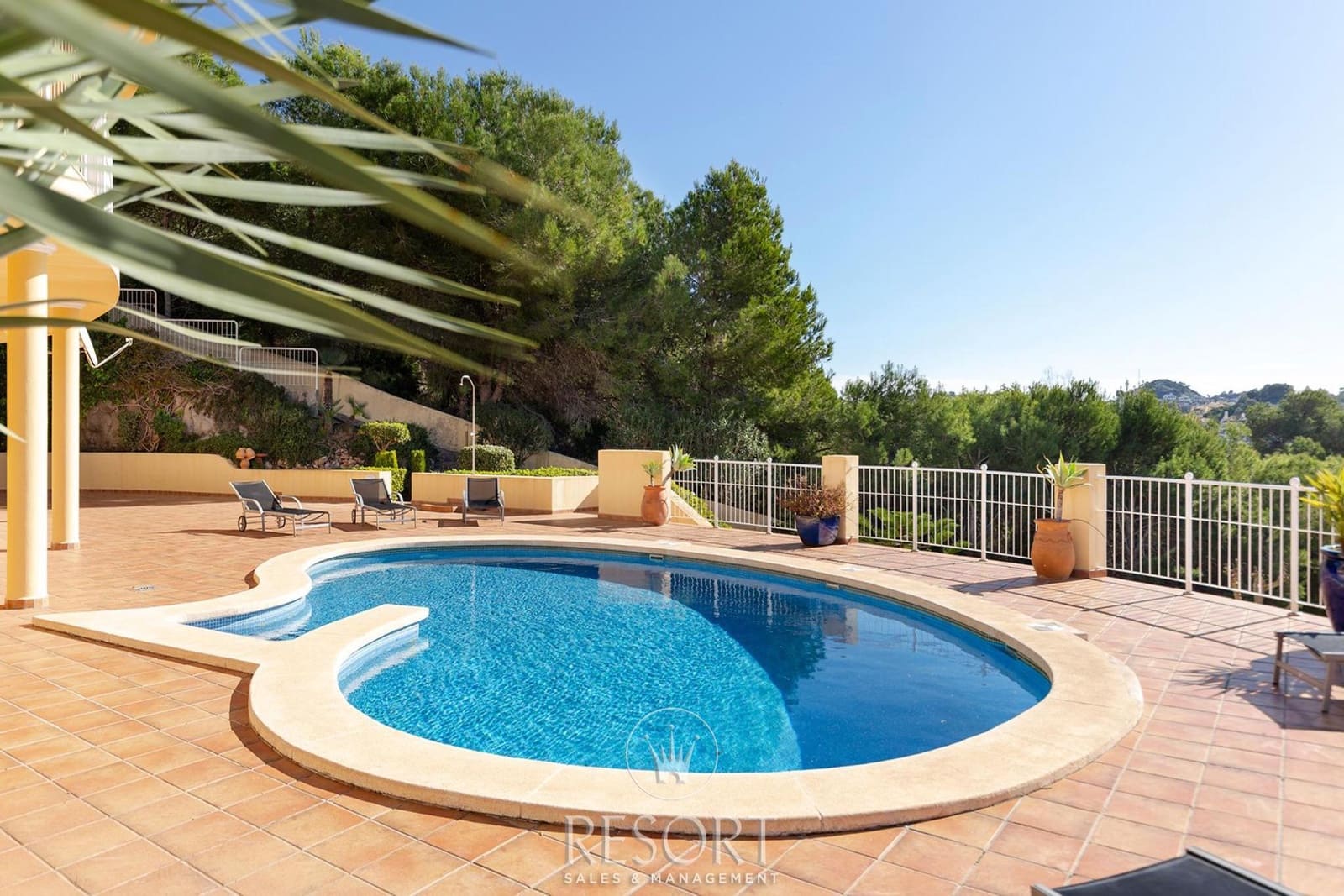 5 makuuhuone Huvila myytävänä paikassa Atamaria mukana uima-altaan 
autotalli - 1 500 000 € (Ref: 9453595)