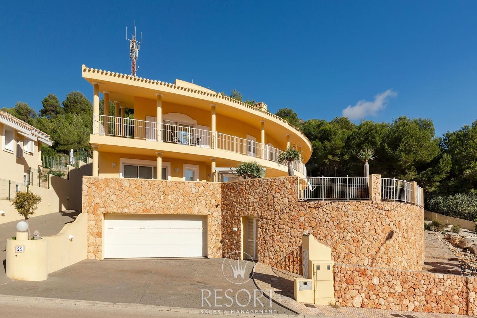 5 makuuhuone Huvila myytävänä paikassa Atamaria mukana uima-altaan 
autotalli - 1 500 000 € (Ref: 9453595)