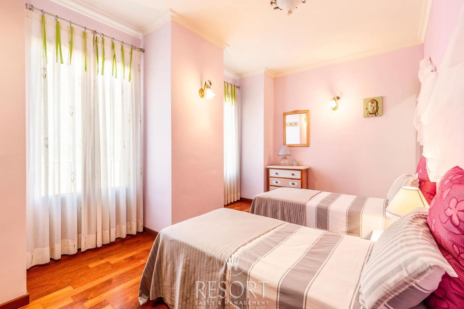 4 soveværelse Byhus til salg i La Manga Club med swimmingpool garage - € 595.000 (Ref: 9613911)