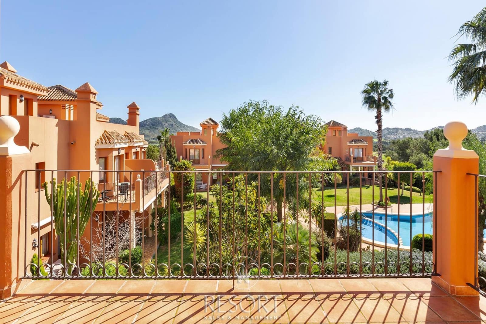 4 soveværelse Byhus til salg i La Manga Club med swimmingpool garage - € 595.000 (Ref: 9613911)