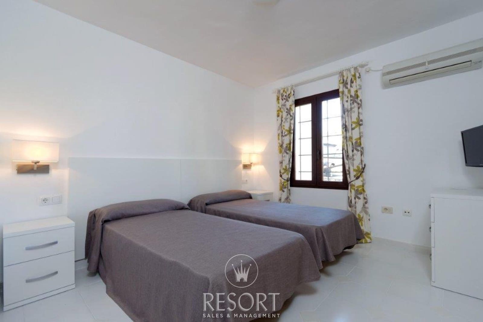 2 bedroom Townhouse for sale in La Manga Club with pool - € 239,185 (Ref: 9613912)