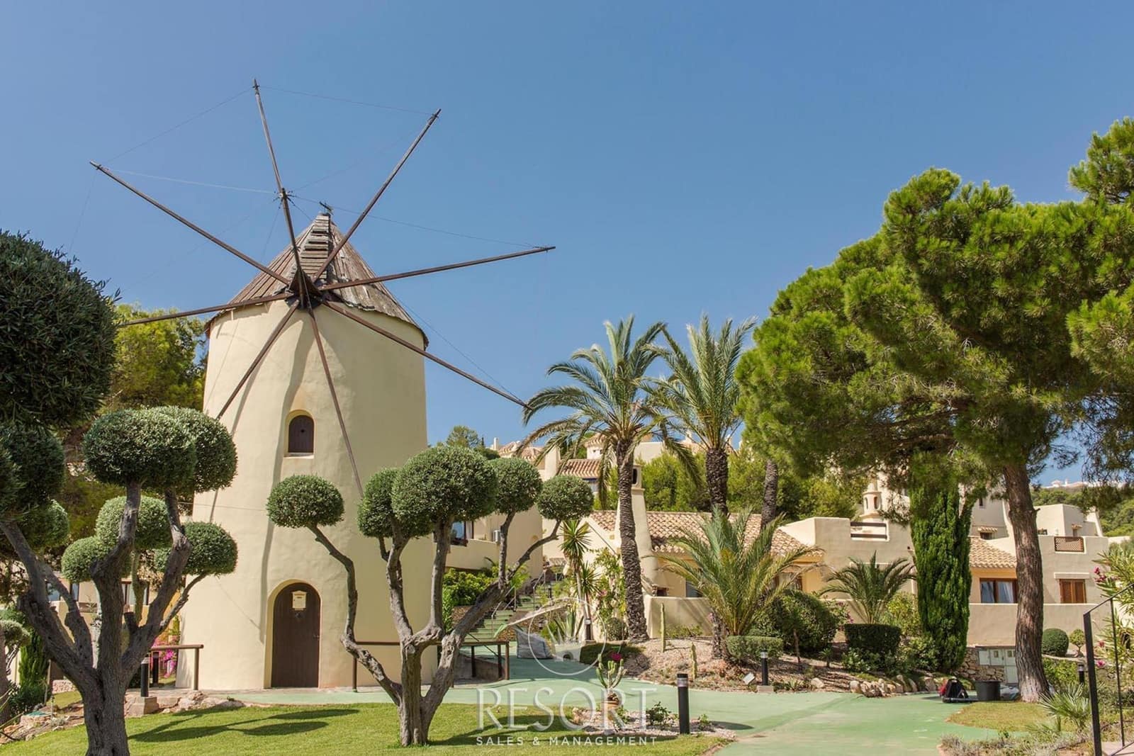 2 bedroom Townhouse for sale in La Manga Club with pool - € 239,185 (Ref: 9613912)