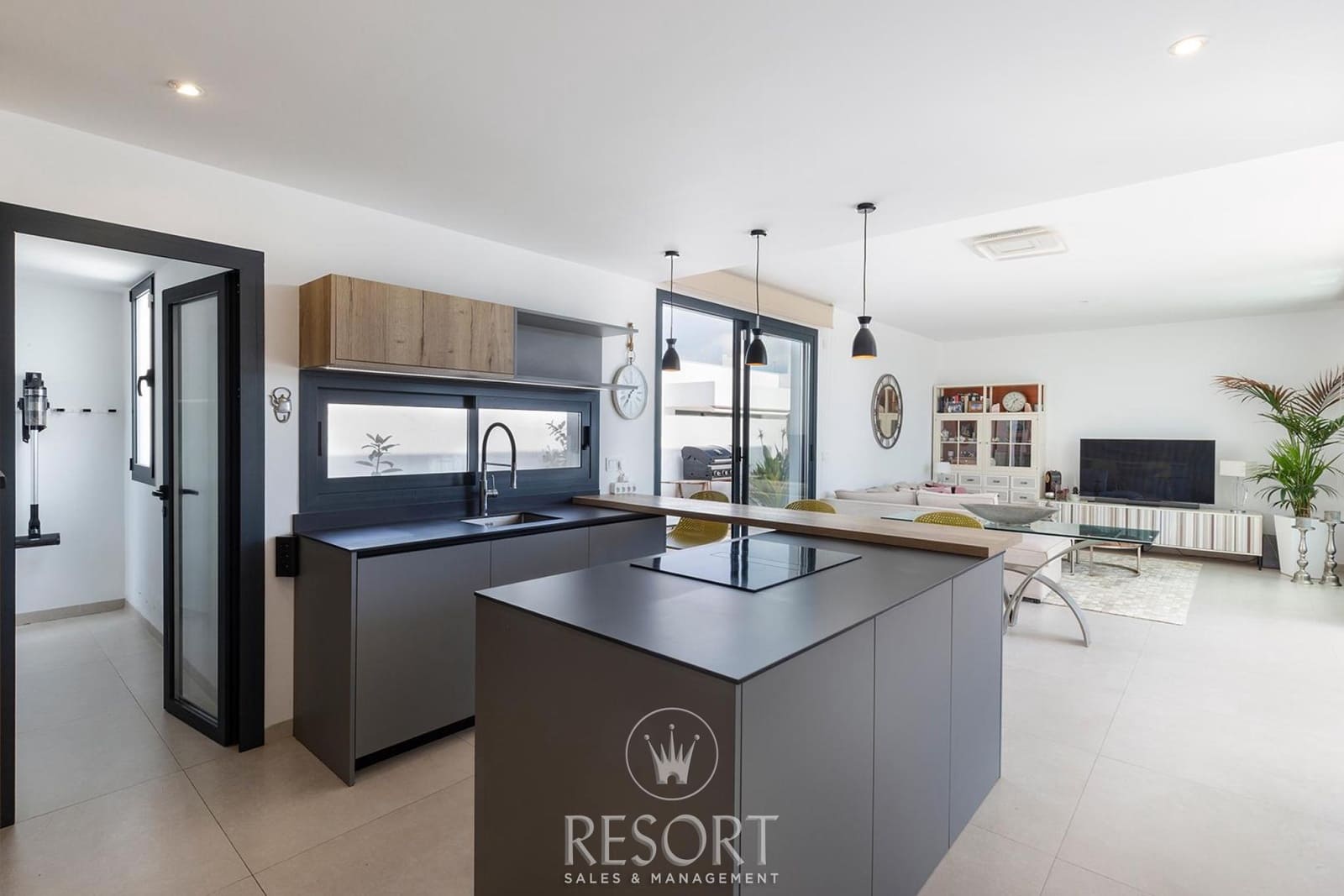 3 bedroom Villa for sale in Mar de Cristal with pool garage - € 498,000 (Ref: 9697886)