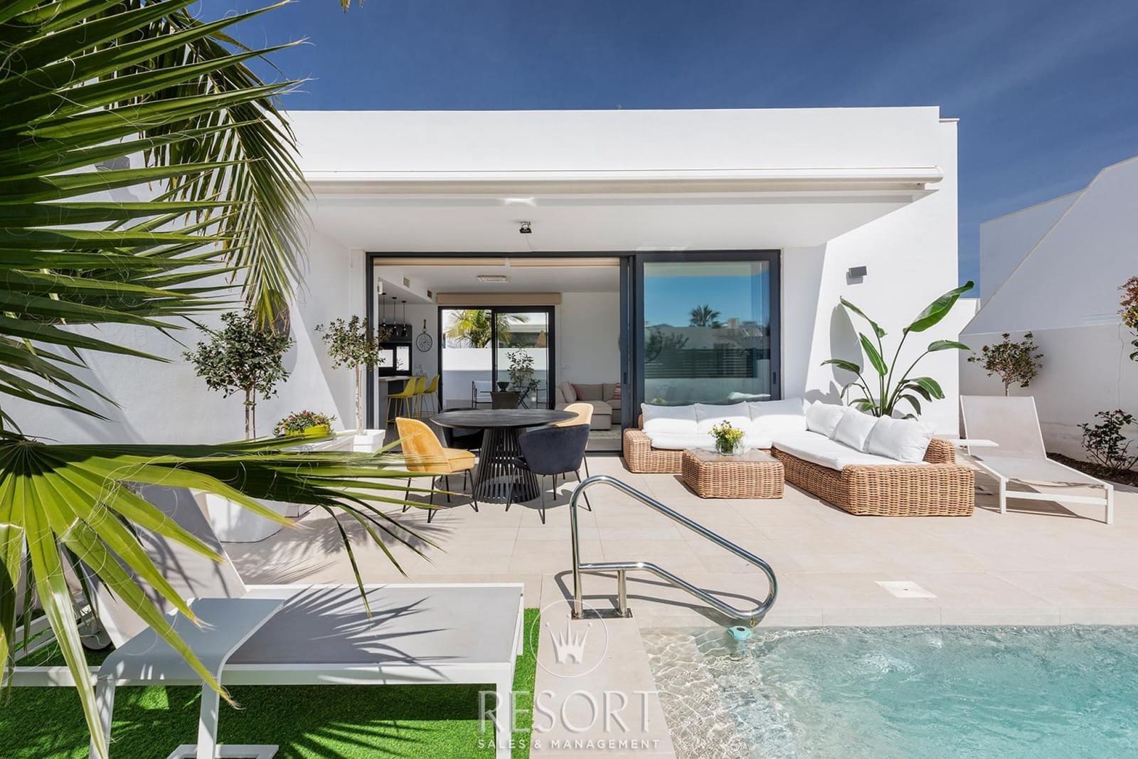 3 bedroom Villa for sale in Mar de Cristal with pool garage - € 498,000 (Ref: 9697886)