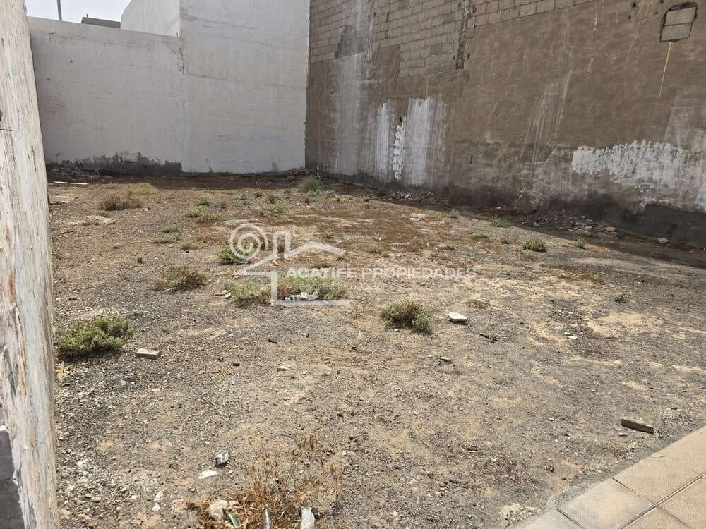 Tomt till salu i Arrecife - 75 000 € (Ref: 10097410)