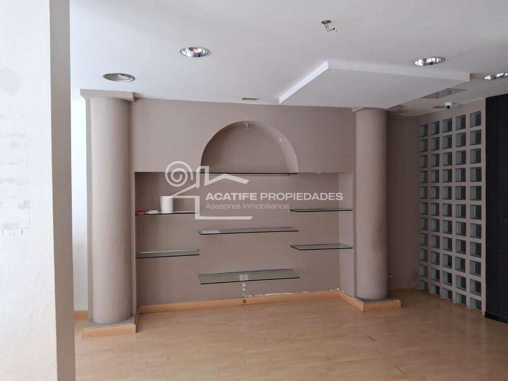 Erhverv til salg i Arrecife - € 235.000 (Ref: 8890962)