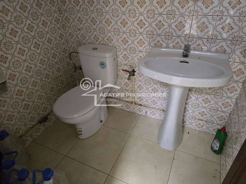 Kommersiell til salgs i Arrecife - € 150 000 (Ref: 9108368)