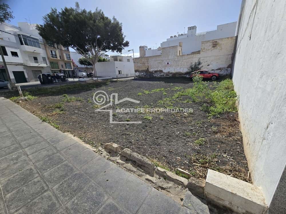 Building Plot for sale in Arrecife - € 500,000 (Ref: 9153552)
