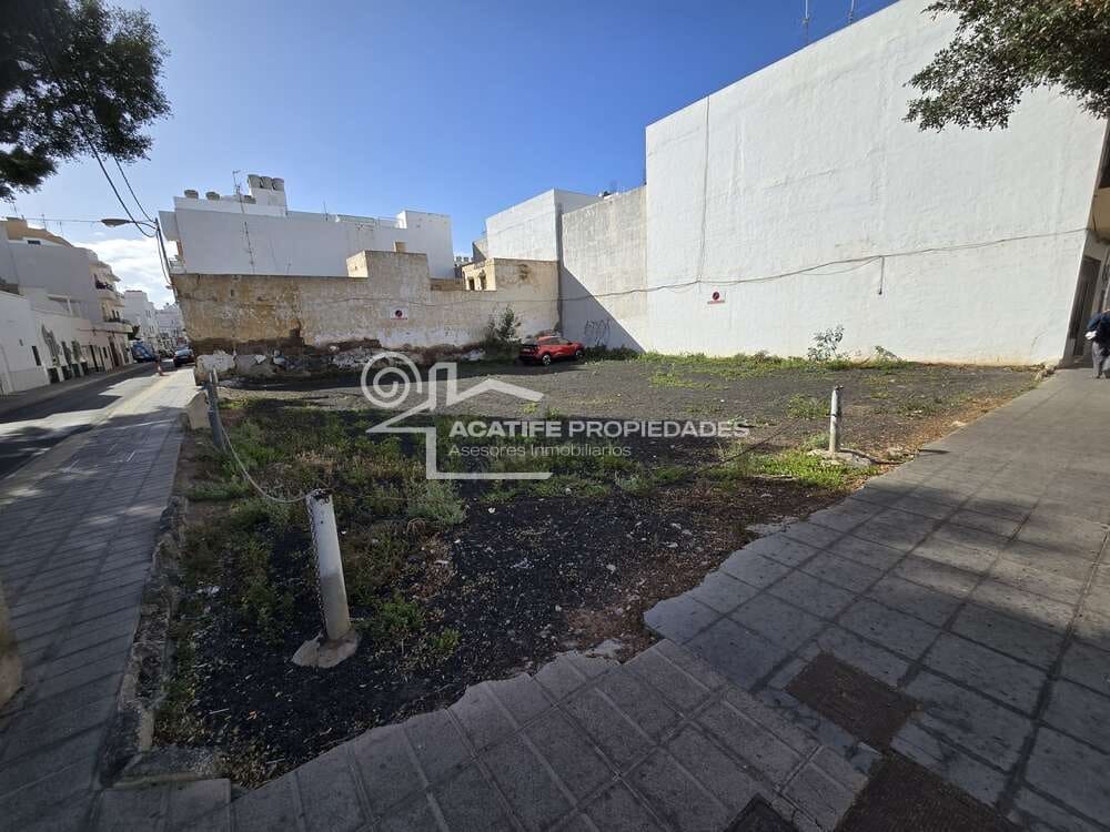 Building Plot for sale in Arrecife - € 500,000 (Ref: 9153552)