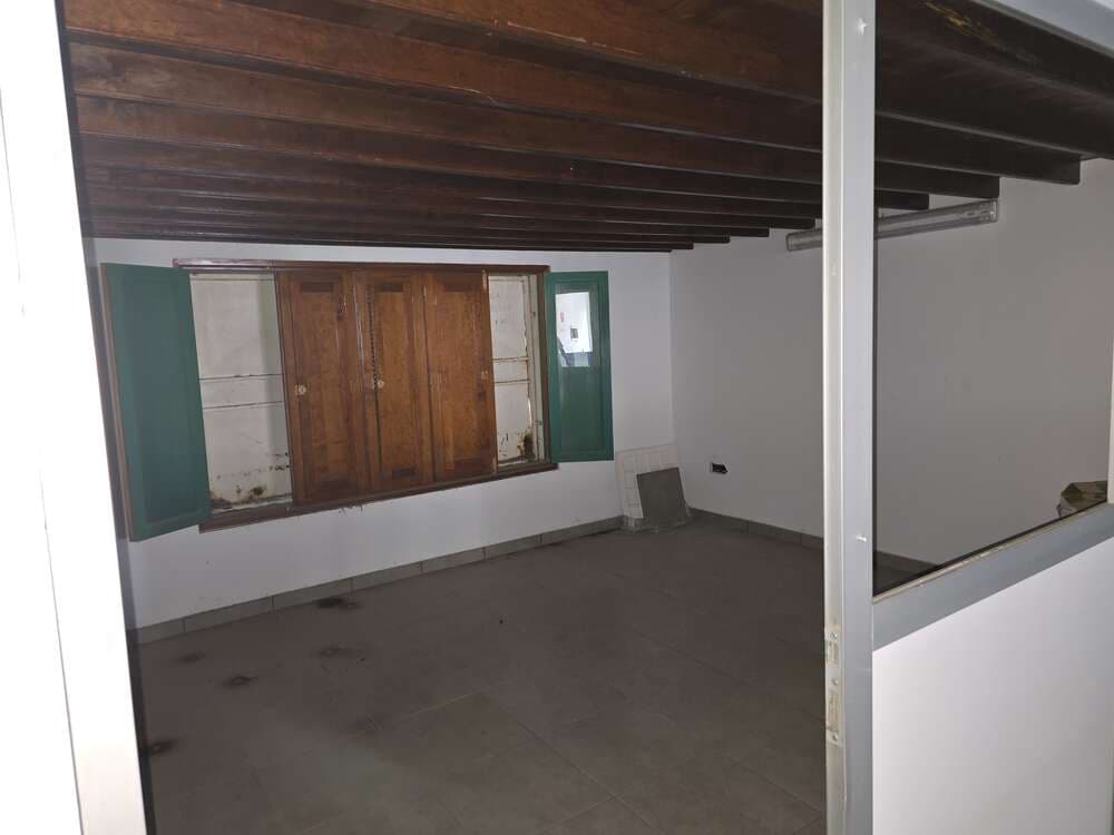 Erhverv til salg i Arrecife - € 170.000 (Ref: 9296531)