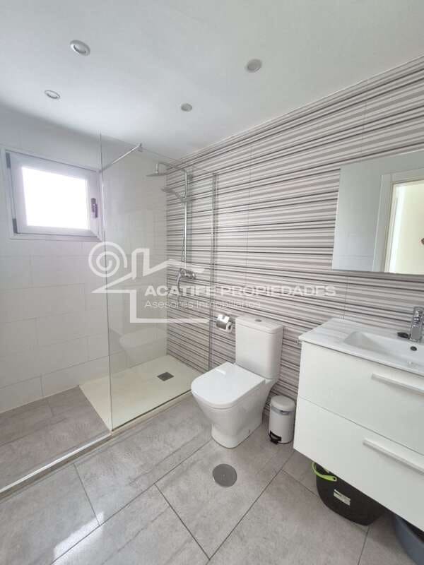 2 bedroom Apartment for sale in Puerto del Carmen with pool - € 265,000 (Ref: 9439579)