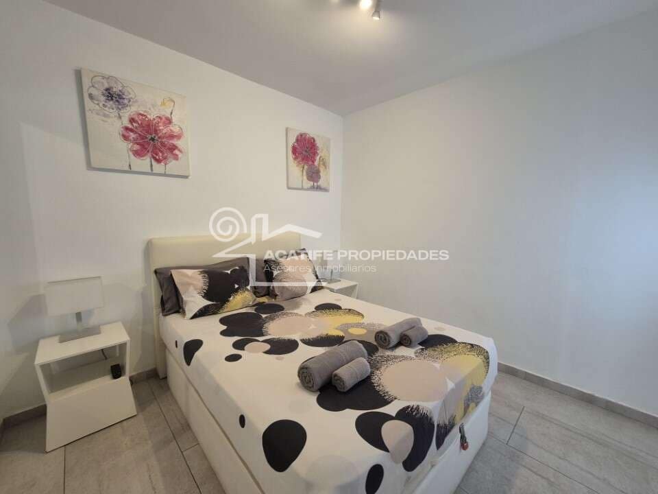 2 bedroom Apartment for sale in Puerto del Carmen with pool - € 265,000 (Ref: 9439579)