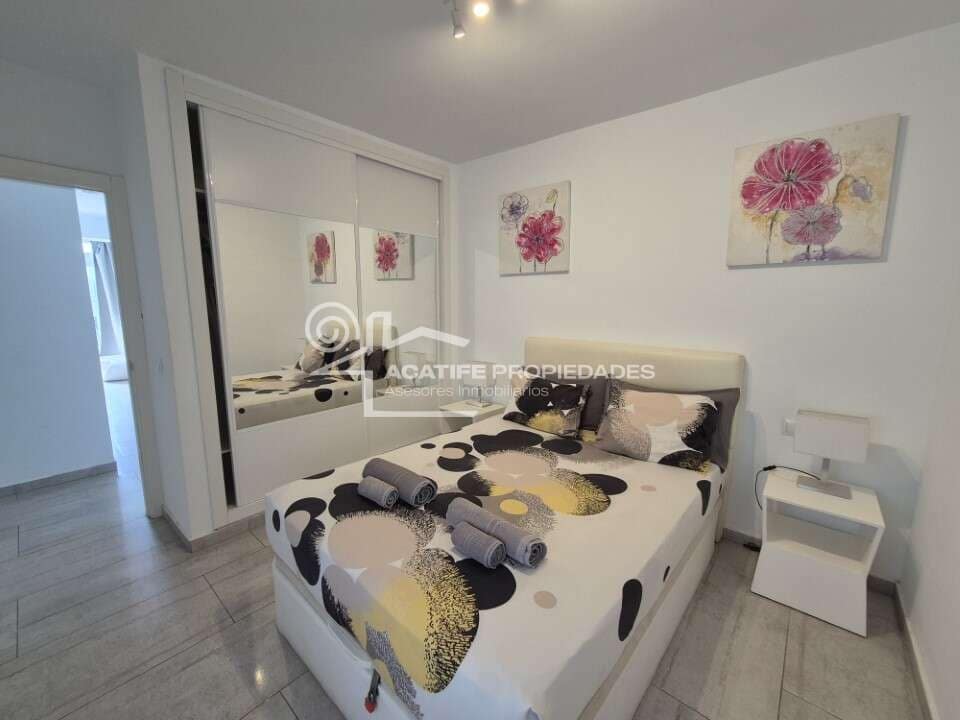 2 bedroom Apartment for sale in Puerto del Carmen with pool - € 265,000 (Ref: 9439579)