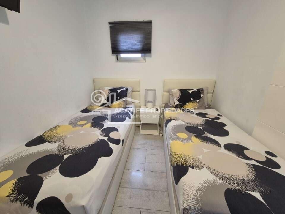 2 bedroom Apartment for sale in Puerto del Carmen with pool - € 265,000 (Ref: 9439579)