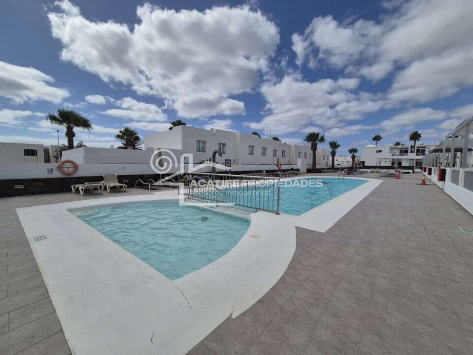 2 bedroom Apartment for sale in Puerto del Carmen with pool - € 265,000 (Ref: 9439579)