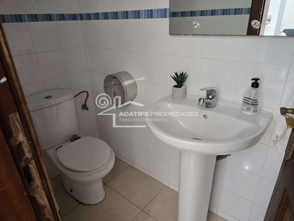 Commercial for sale in Arrecife - € 145,000 (Ref: 9679396)