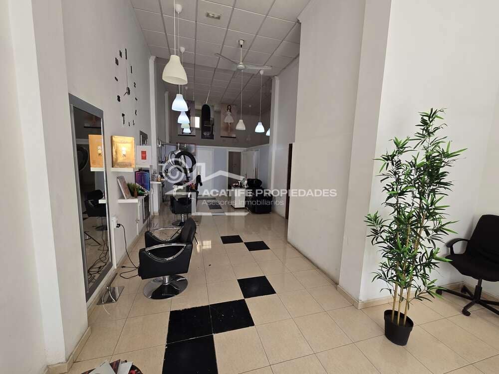Commercial for sale in Arrecife - € 145,000 (Ref: 9679396)