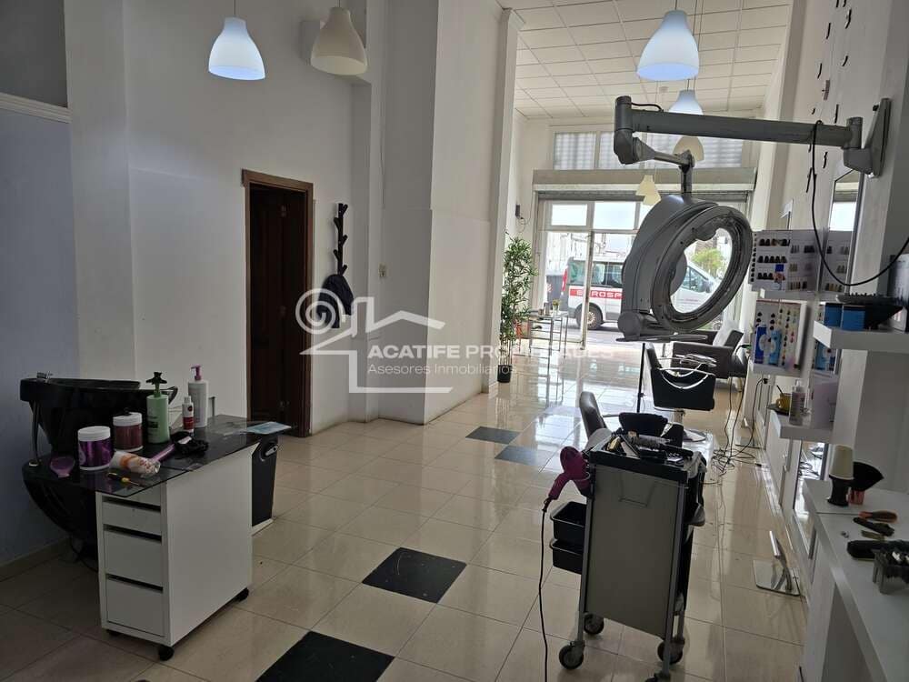 Commercial for sale in Arrecife - € 145,000 (Ref: 9679396)