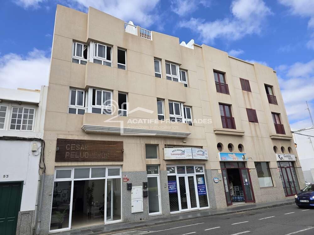 Commercial for sale in Arrecife - € 145,000 (Ref: 9679396)