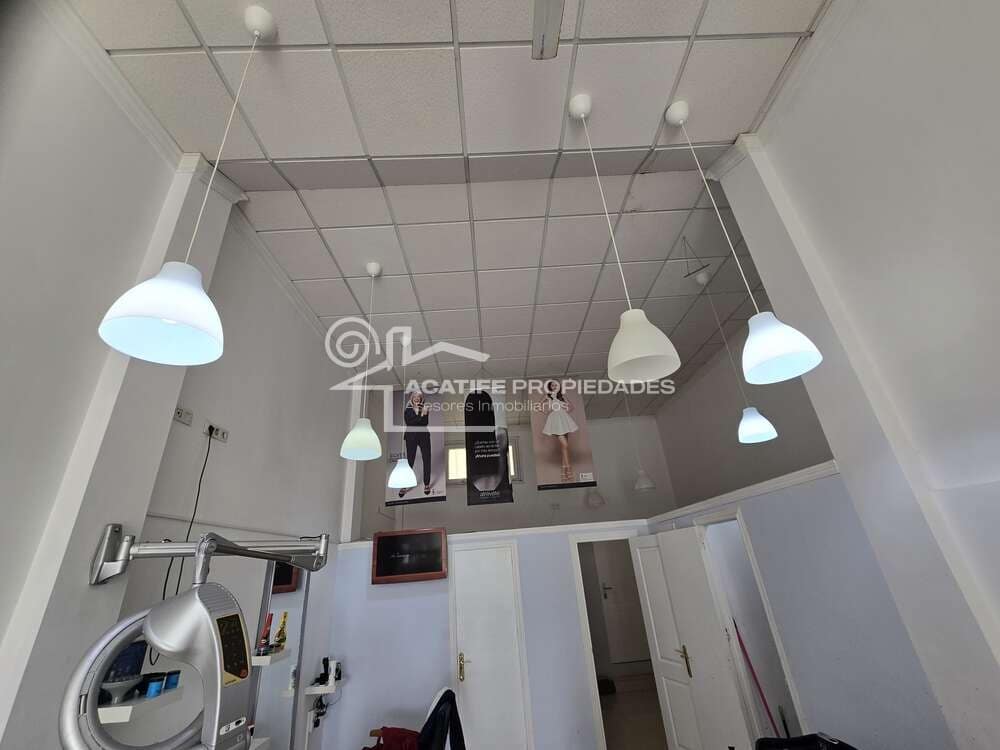 Commercial for sale in Arrecife - € 145,000 (Ref: 9679396)